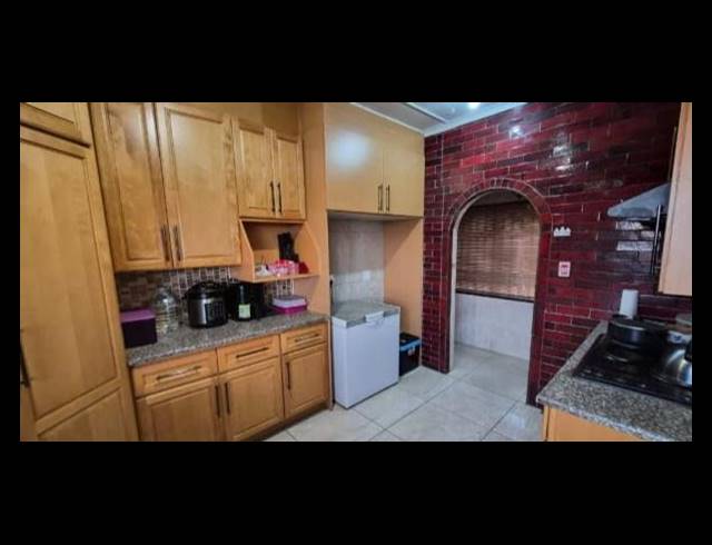 3 BEDROOM HOUSE FOR SALE IN BIRCHLEIGH